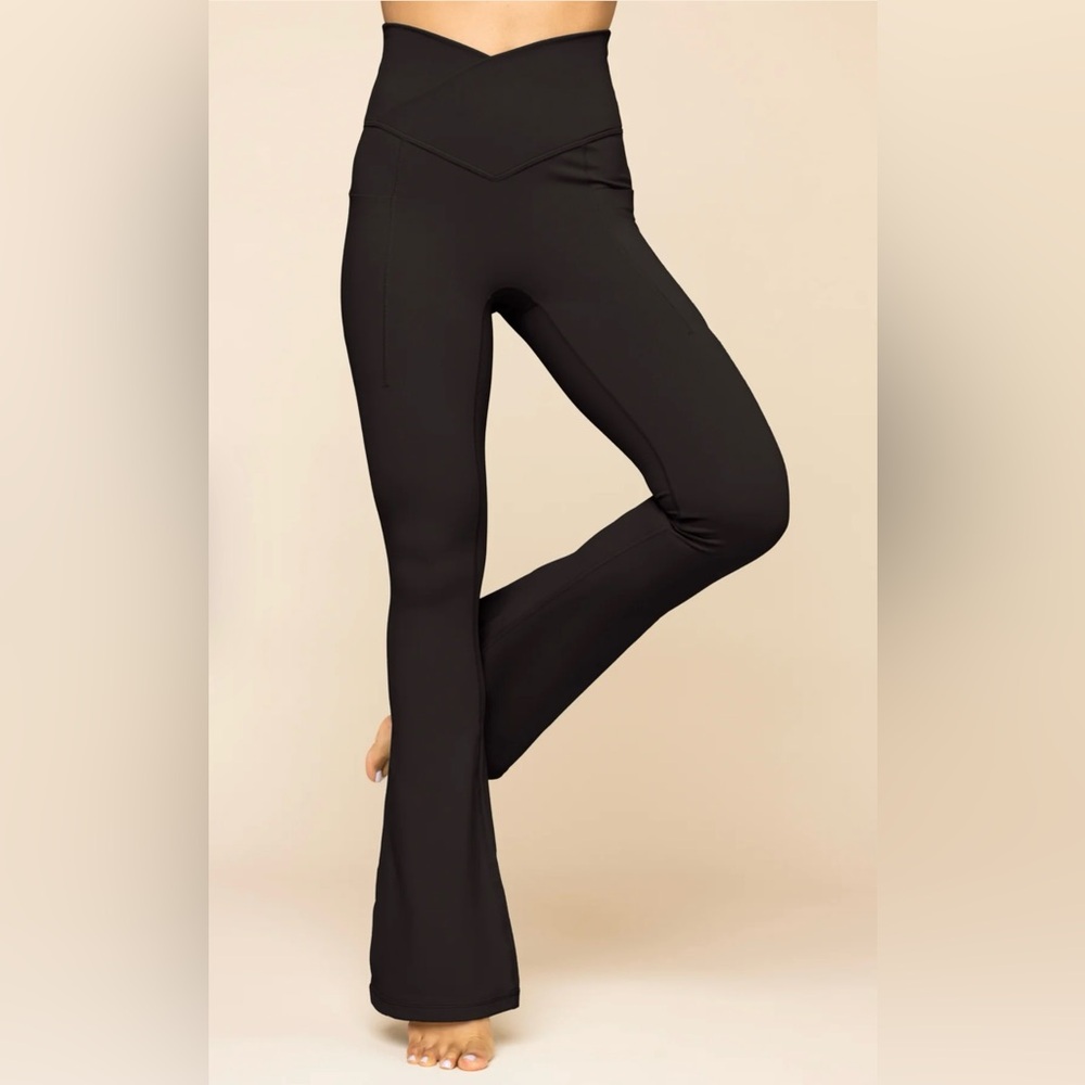 Crisscross Hourglass® Flared Legging with Pockets - Black - Extra Long